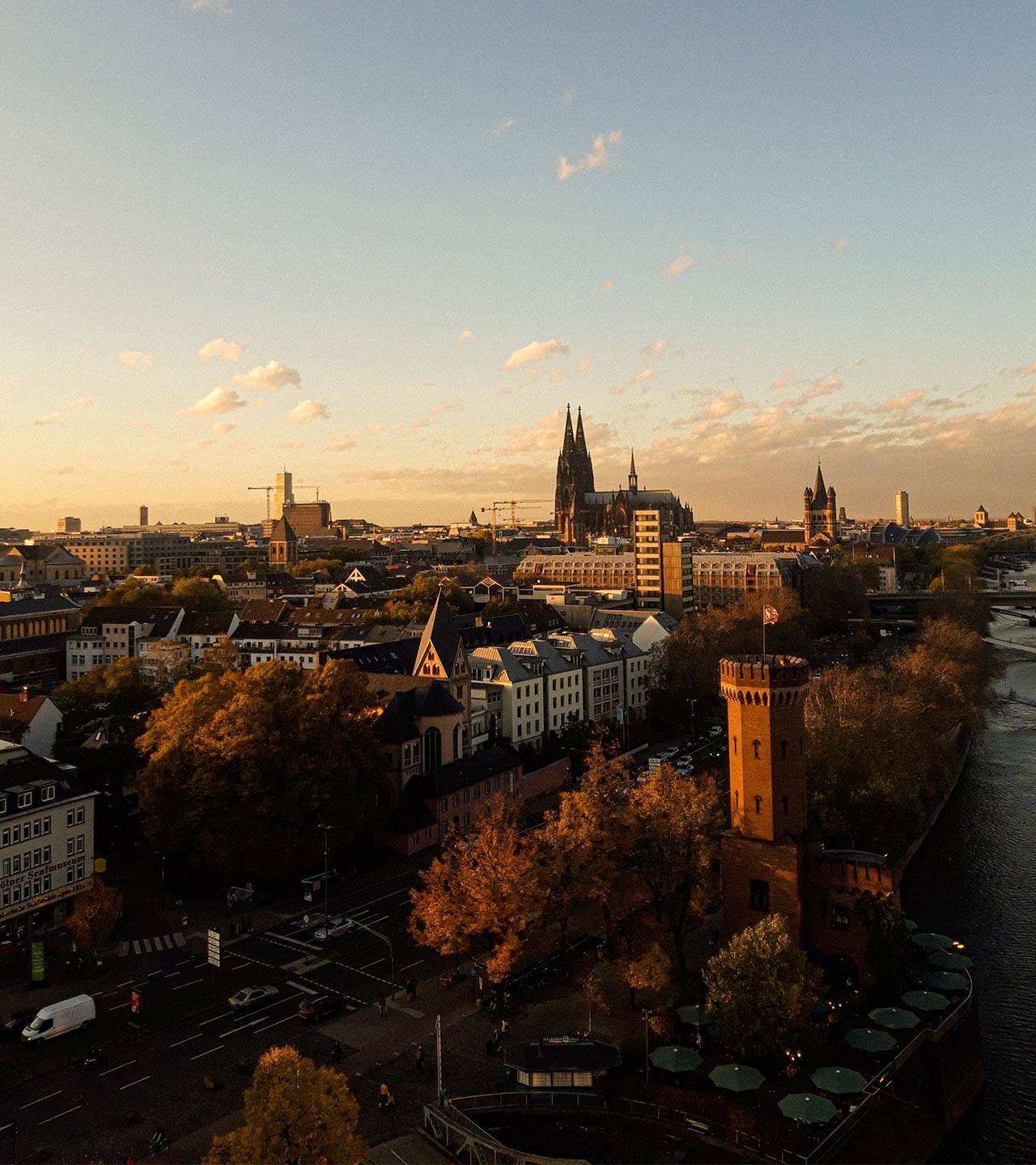 Skyline Köln bei Sonnenuntergang